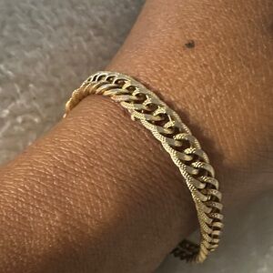 Elegant Gold Chain Bracelet
